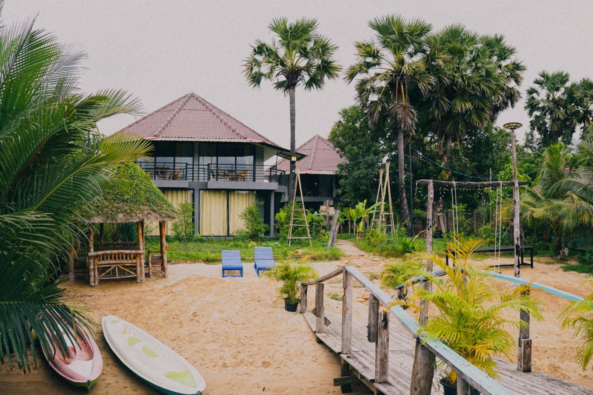 Funky Moon Kampot Vandrarhem Exteriör bild